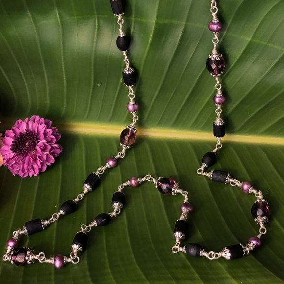 29" black Tulasi with purple pearls and purple glass beads - Picture 8 of 10